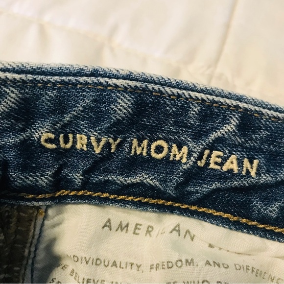 American Eagle Distressed curvy Mom Blue Jeans Women’s size 2 26 - Picture 6 of 8